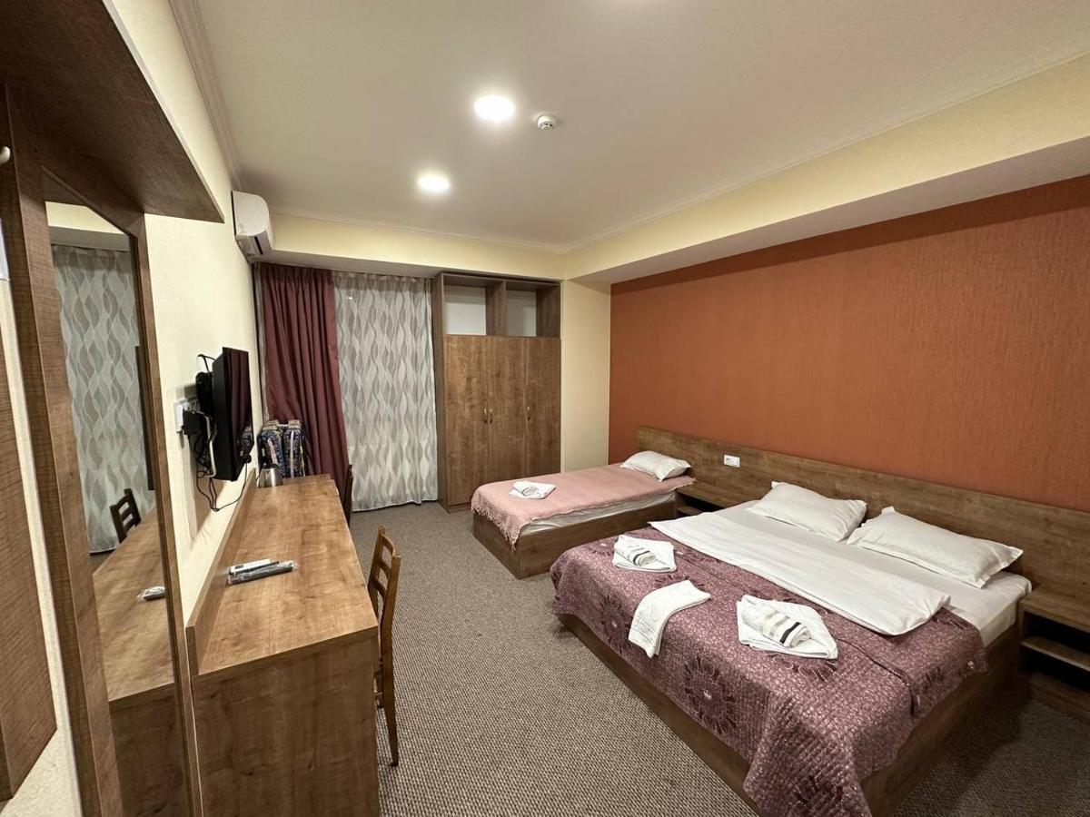 5 Rooms Near 300 Aragveli Metro Station Tbilisi Exteriér fotografie