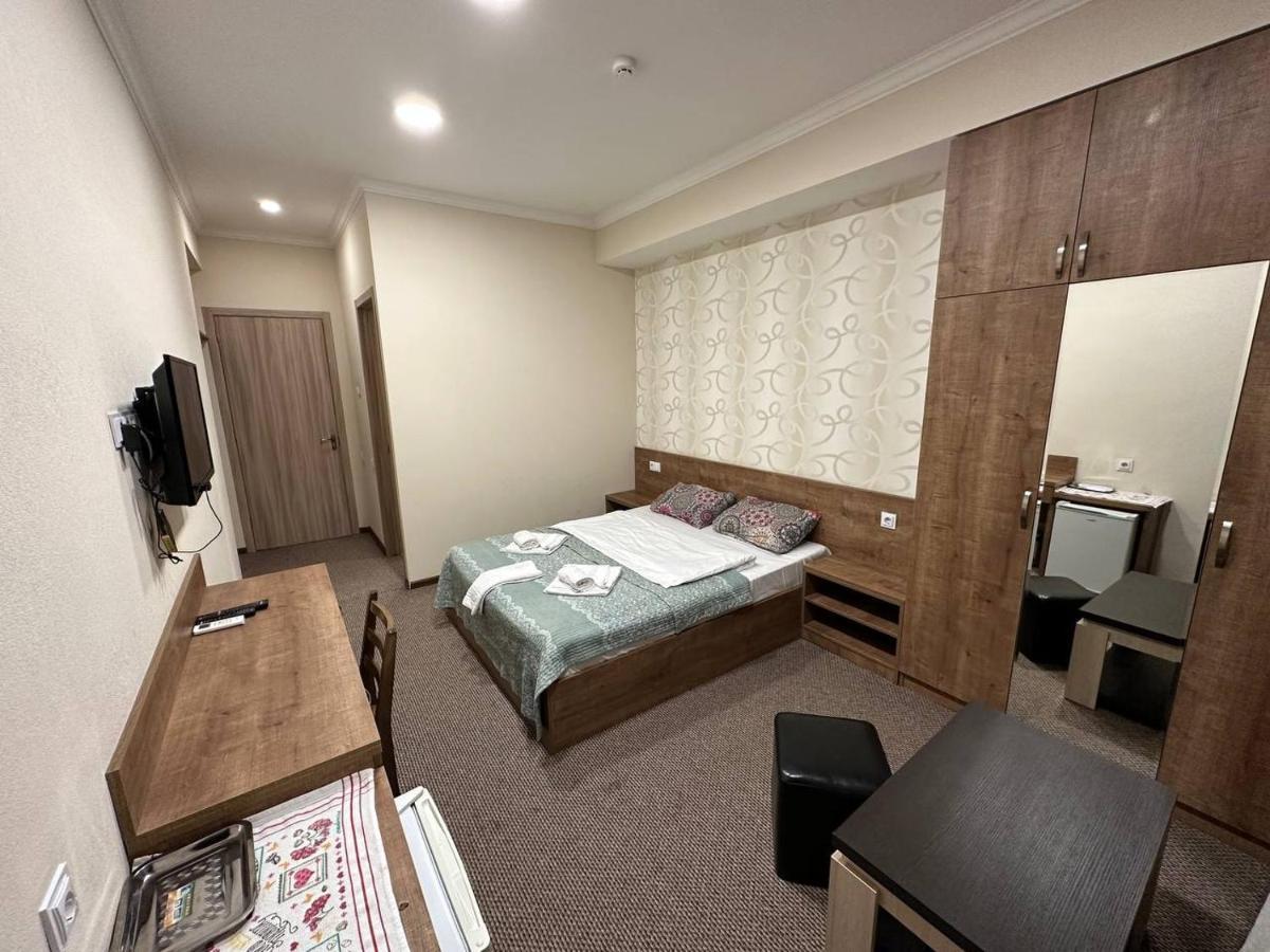 5 Rooms Near 300 Aragveli Metro Station Tbilisi Exteriér fotografie