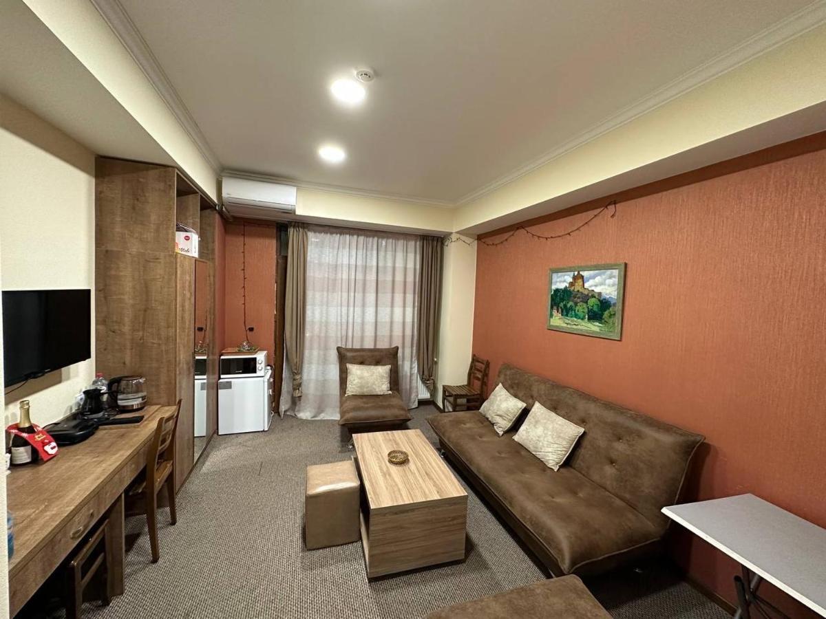 5 Rooms Near 300 Aragveli Metro Station Tbilisi Exteriér fotografie