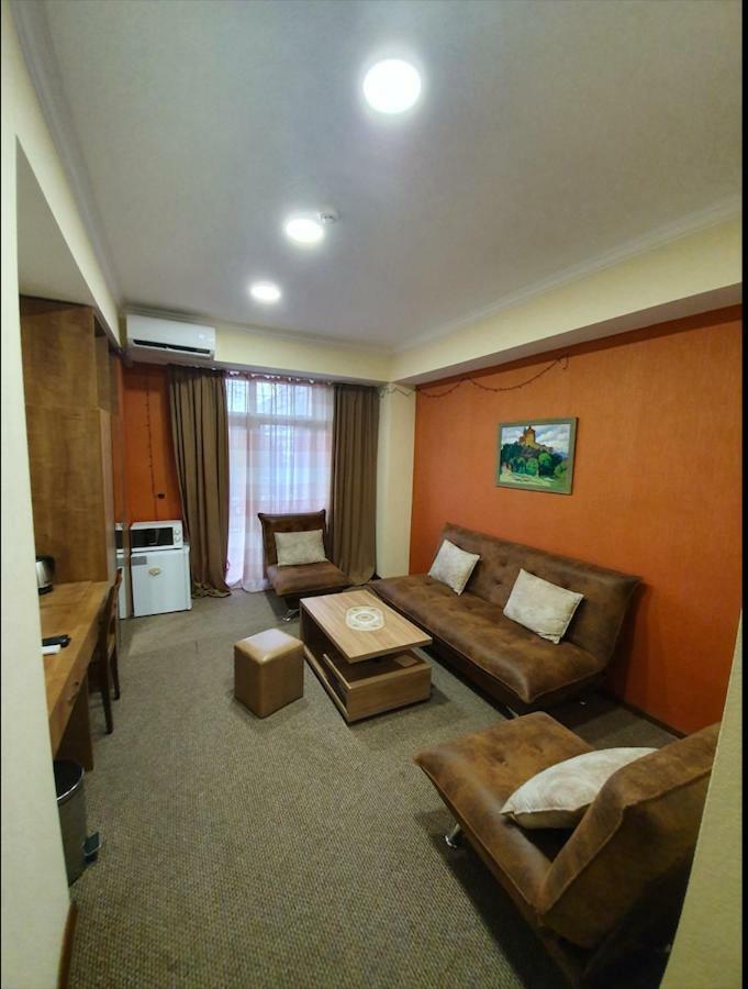 5 Rooms Near 300 Aragveli Metro Station Tbilisi Exteriér fotografie